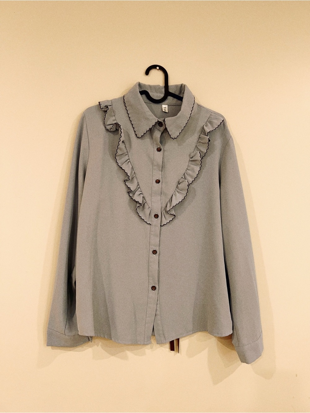 Women's Ruffle Button-Front Blouse - Light Gray